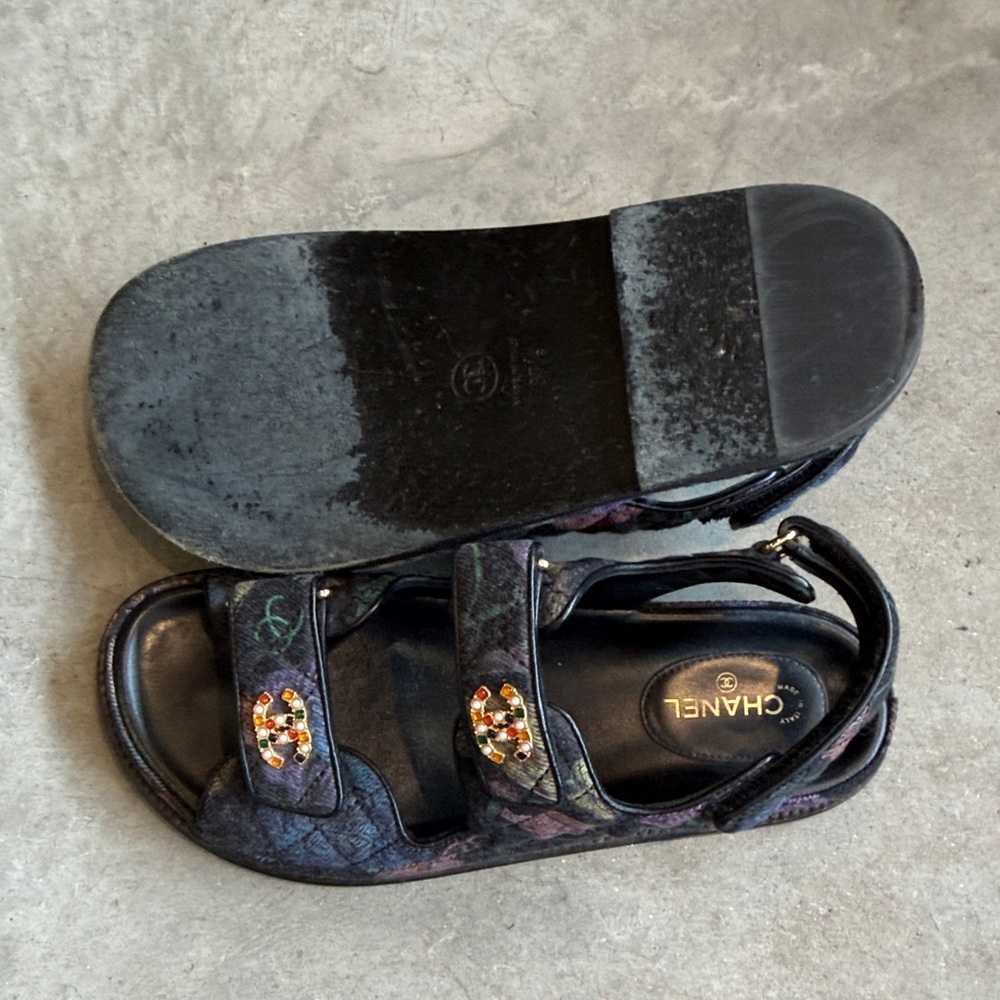 CHANEL Dark Sandals with Colorful Details - Picture 6 of 6